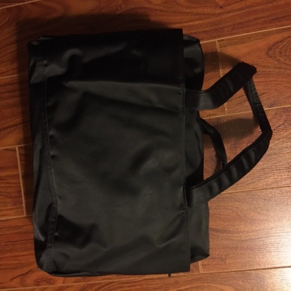 95% New Authentic Hello Kitty Handbag - Picture 3 of 6